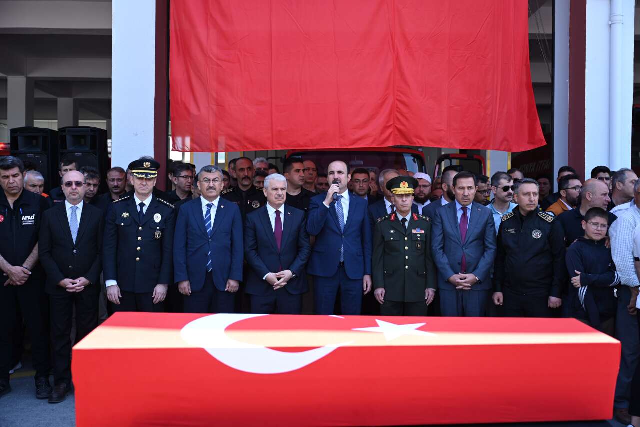 Konya şehidine ağladı! İtfaiyeci Mehmet Tekeli gözyaşlarıyla toprağa verildi 6
